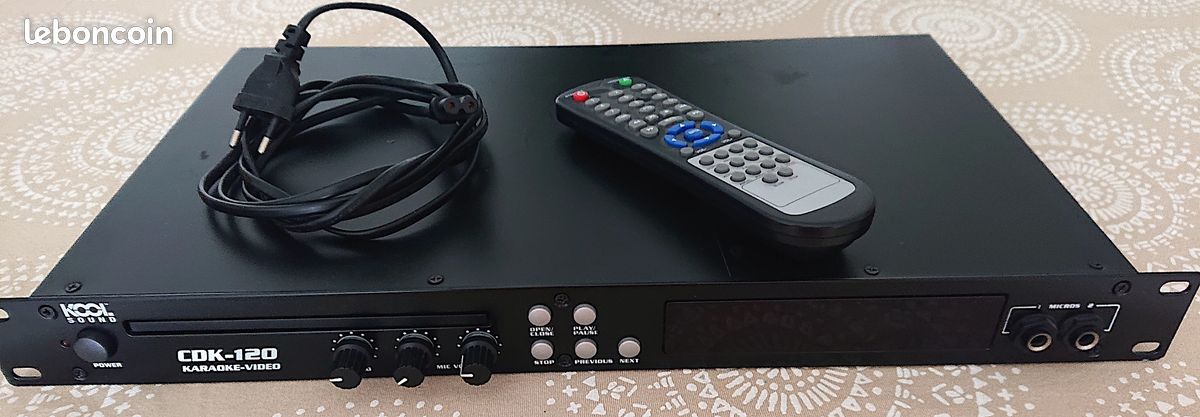 Lecteur Karaoke professionnel +11 DVD + 2 micros (image 2)