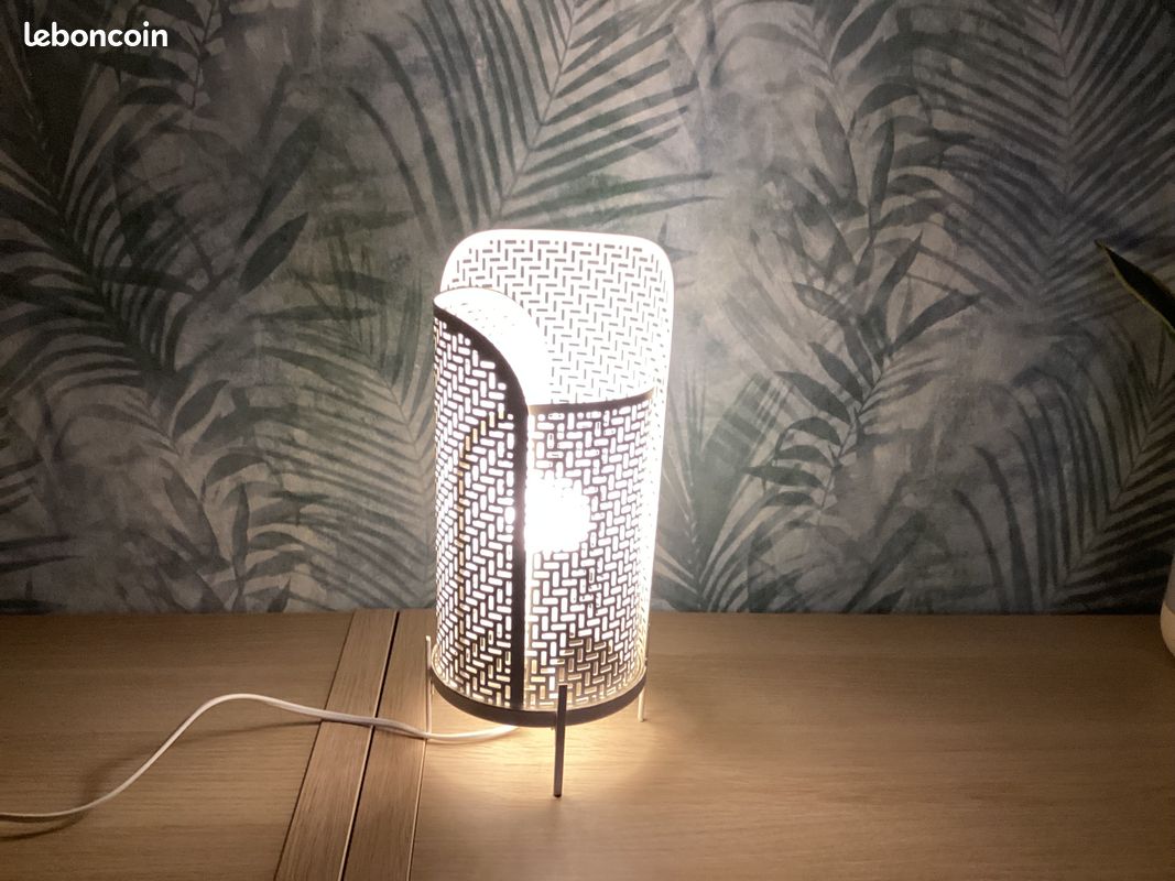Lampe d’appoint a poser blanche IKEA (image 2)