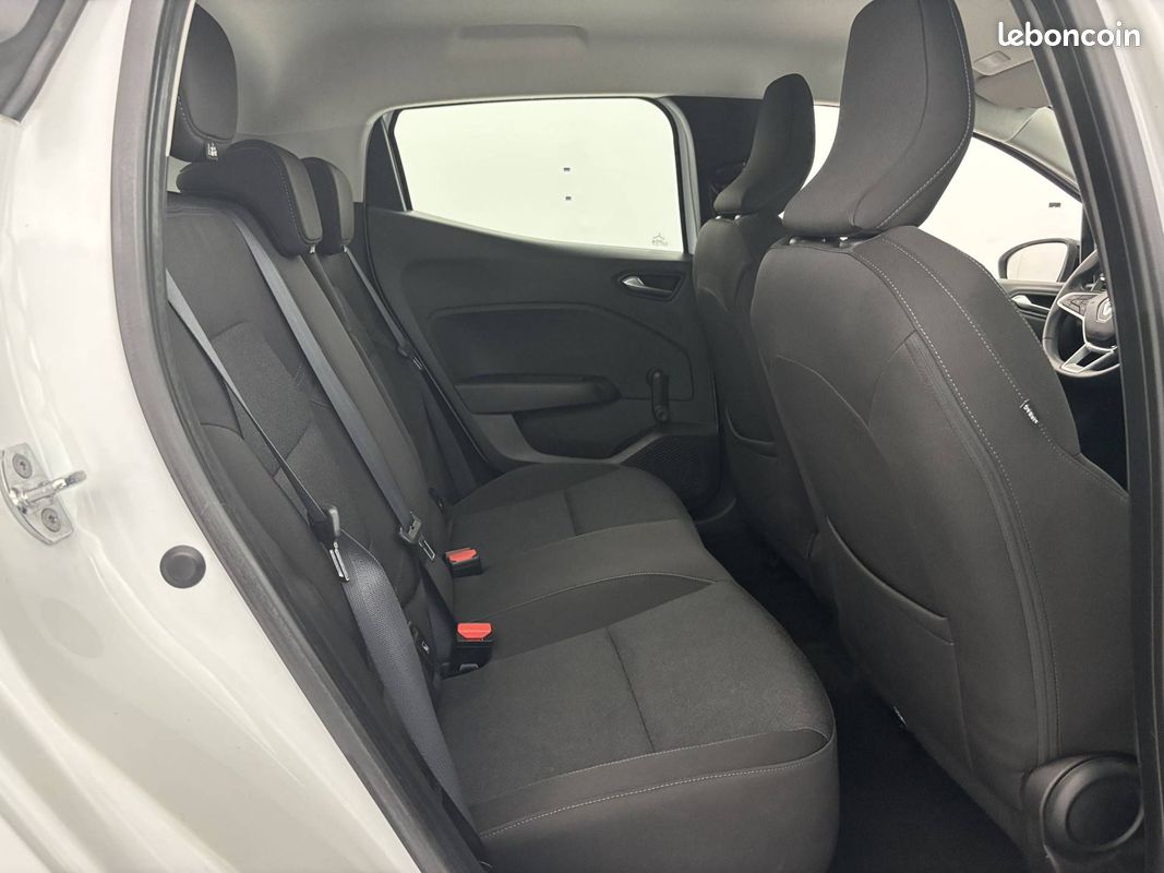 RENAULT Clio TCe 90 Equilibre (image 16)