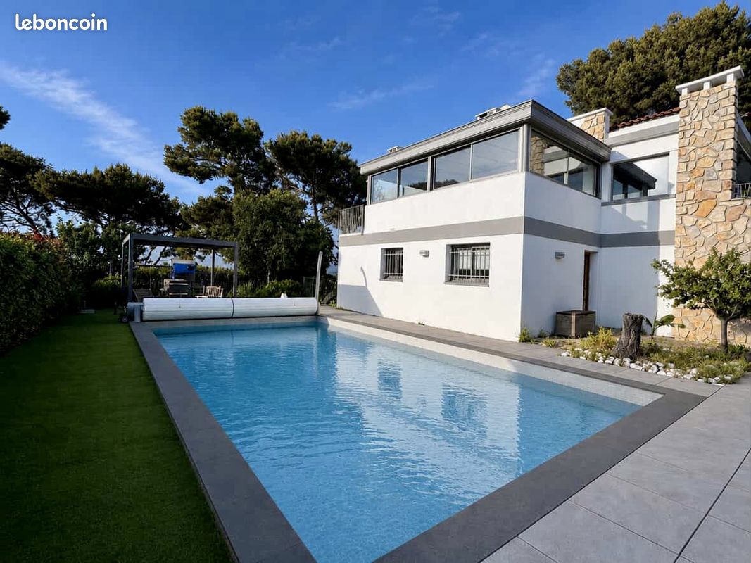 Maison 8 pièces 233 m² · à Six-Fours-les-Plages · 233 m² · 1 040 000 €