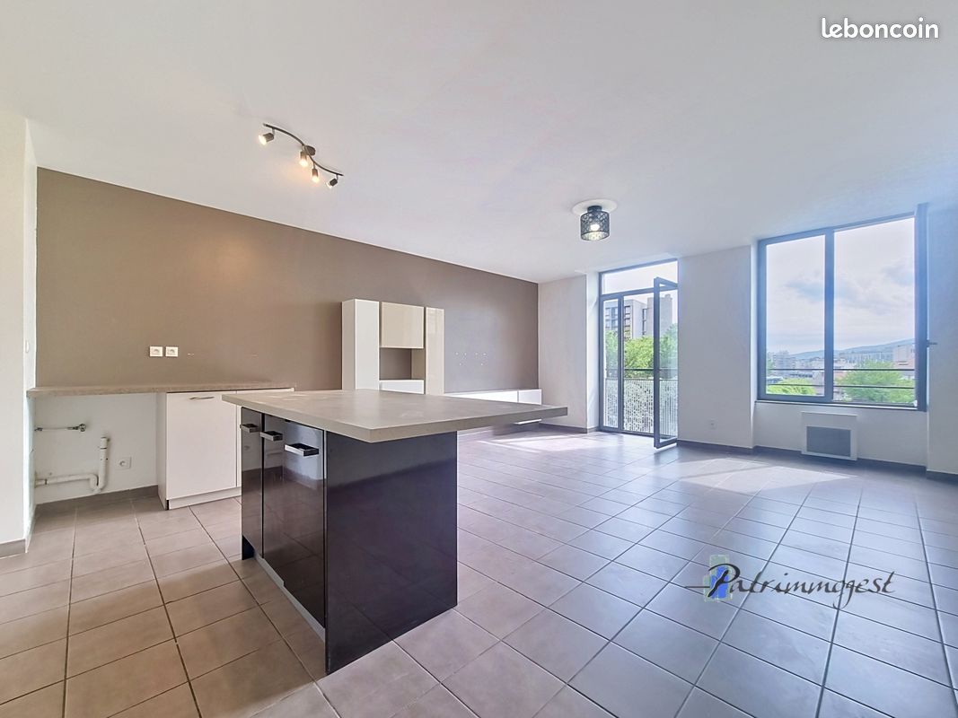 Parking 3 pièces 70 m² · à Saint-Étienne · 70 m² · 139 000 €