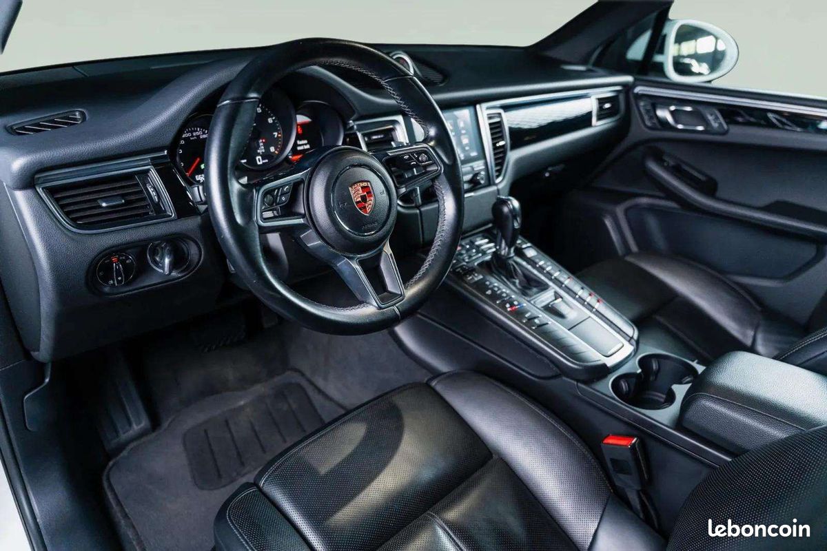 Porsche Macan 2.0 252 ch PDK * Toit Panoramique * Volant Chauffant * Sièges Ventilés * Cuir Noir * Caméra * LED (image 14)