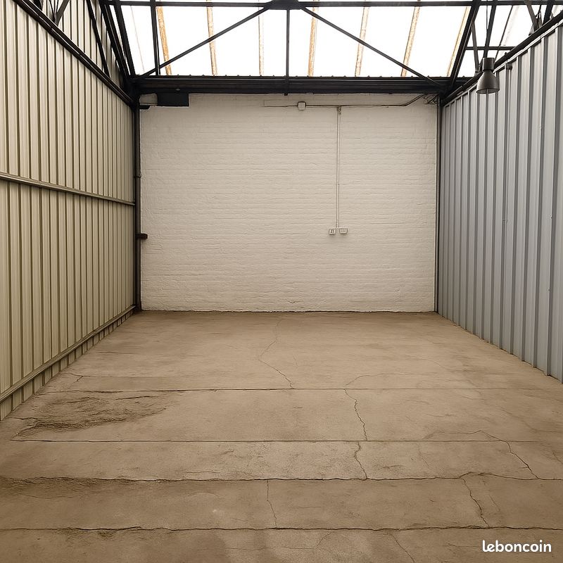 BOX - GARAGE - ATELIER - 45m² - sécurisé / triphasé / accès poids lourd - Givet (frontière BE) (image 1)