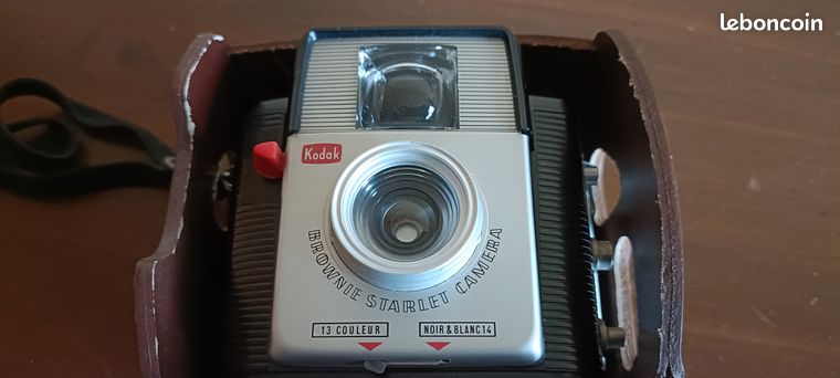 Appareil Photo Ancien Kodak Brownie Starlet + Étui Cuir D'Origine - Vintage - Occasion