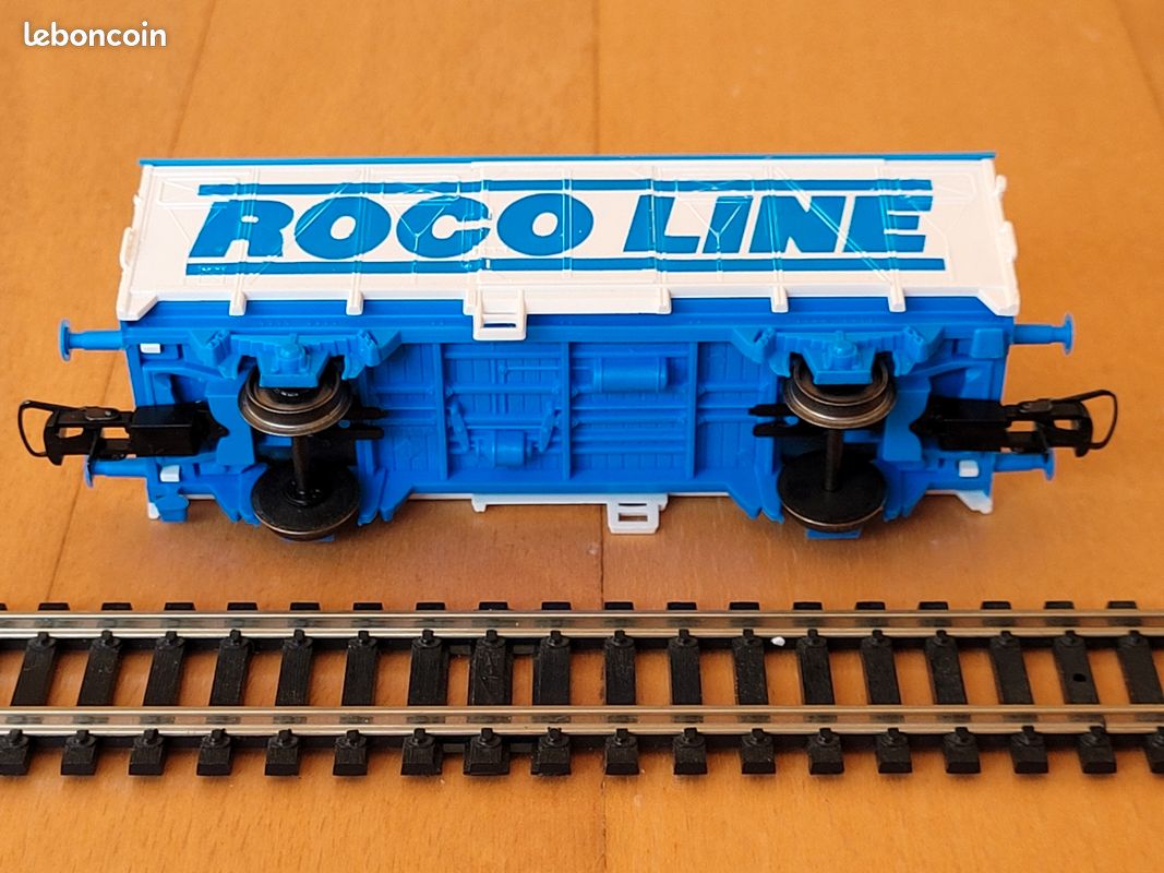Wagon couvert en HO chez Roco de l'époque IV en bon état gén 25