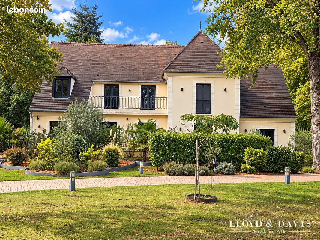 Maison 10 pièces 340 m² · à Lamorlaye · 340 m² · 1 260 000 €