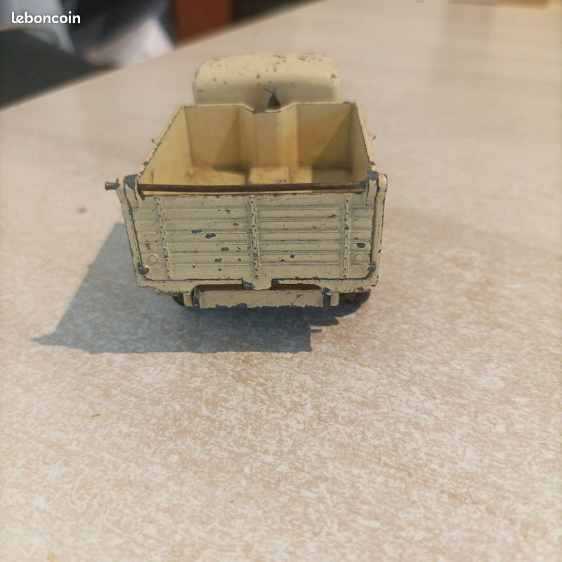 Dinky toys: Camion bedford de rare couleur (image 4)