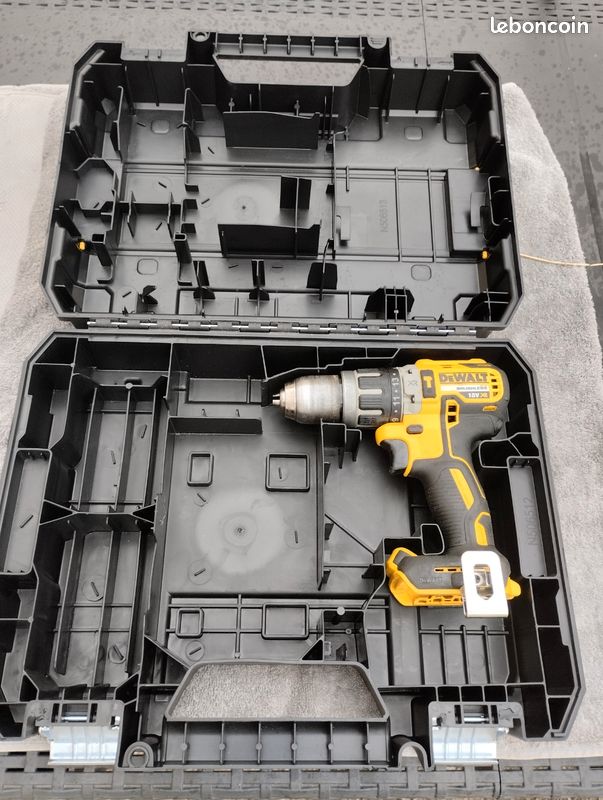 Perceuse visseuse à percussion 18V DEWALT DCD796 (image 2)