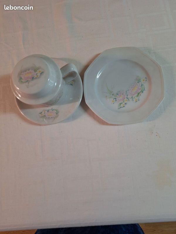 Tasse infusion et assiette dessert (image 1)