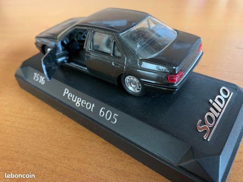 Miniature Peugeot 605 SV 24 échelle 1/18 - Solido - Couleur Bordeaux - Occasion Collection
