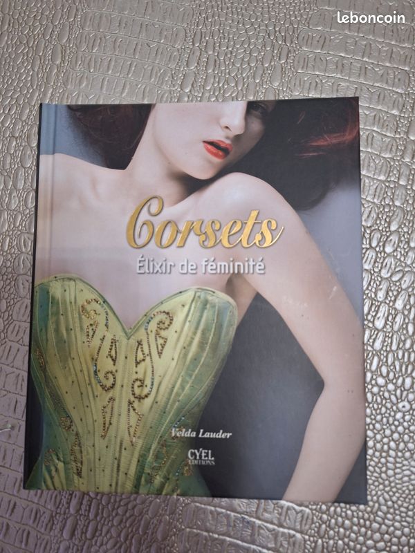 Vends livre CORSETS ELIXIR DE FEMINITE (image 1)