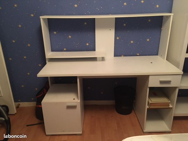 Bureau (image 1)