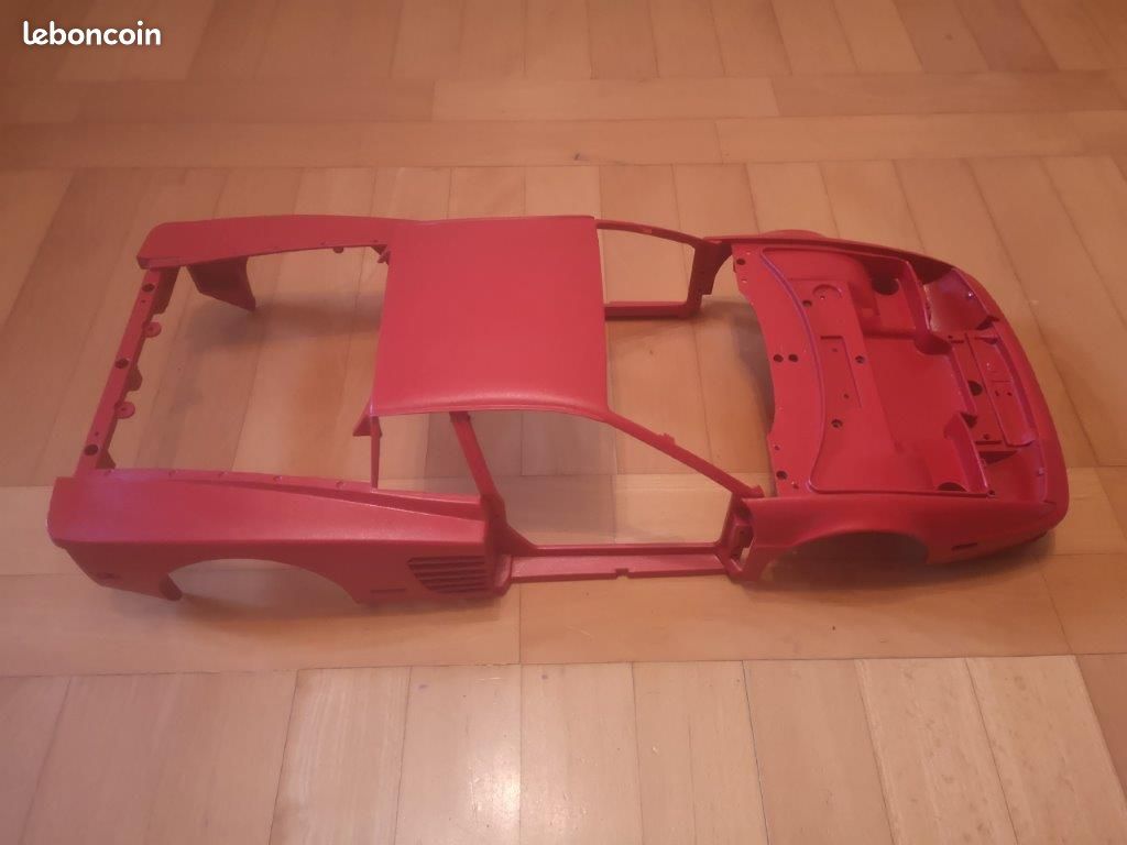 Pièces métalliques F40 et Testarossa Pocher 1/8 différentes (image 4)