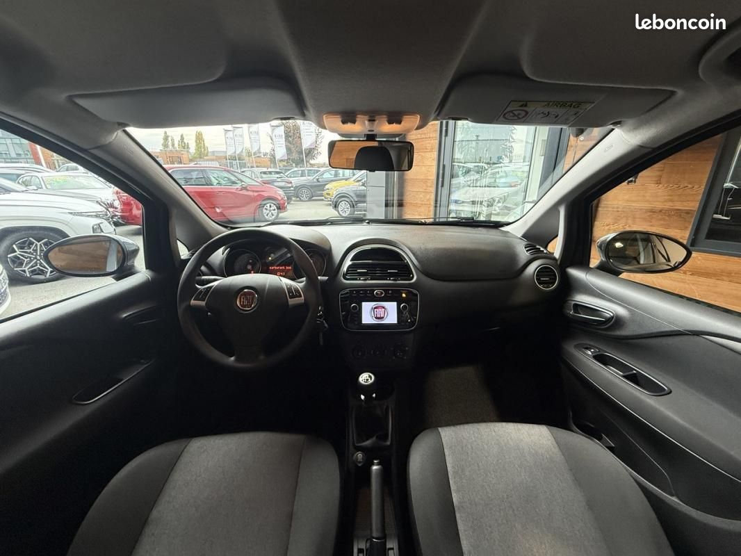 Fiat Punto 1.4 77CH EASY - Voitures