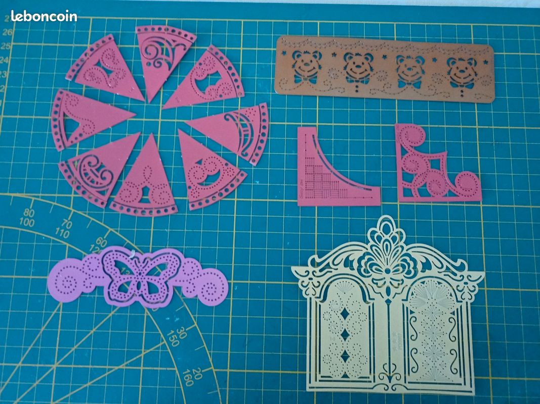 Embossage et broderie, plaques métal (image 1)