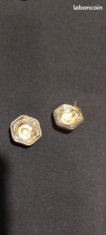 Boucle D’oreille Signée MONET – Occasion – Usure Du Temps Visible