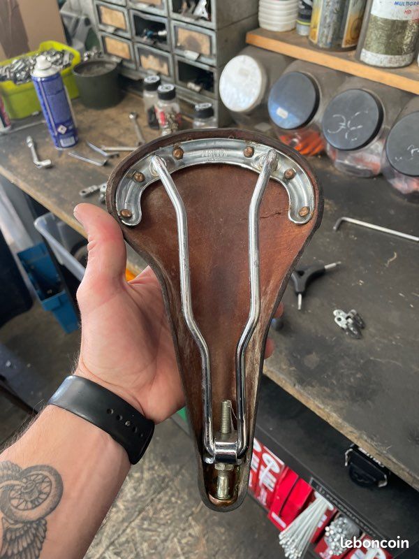 Selle Brooks Professional en cuir marron , bon état , rodée main