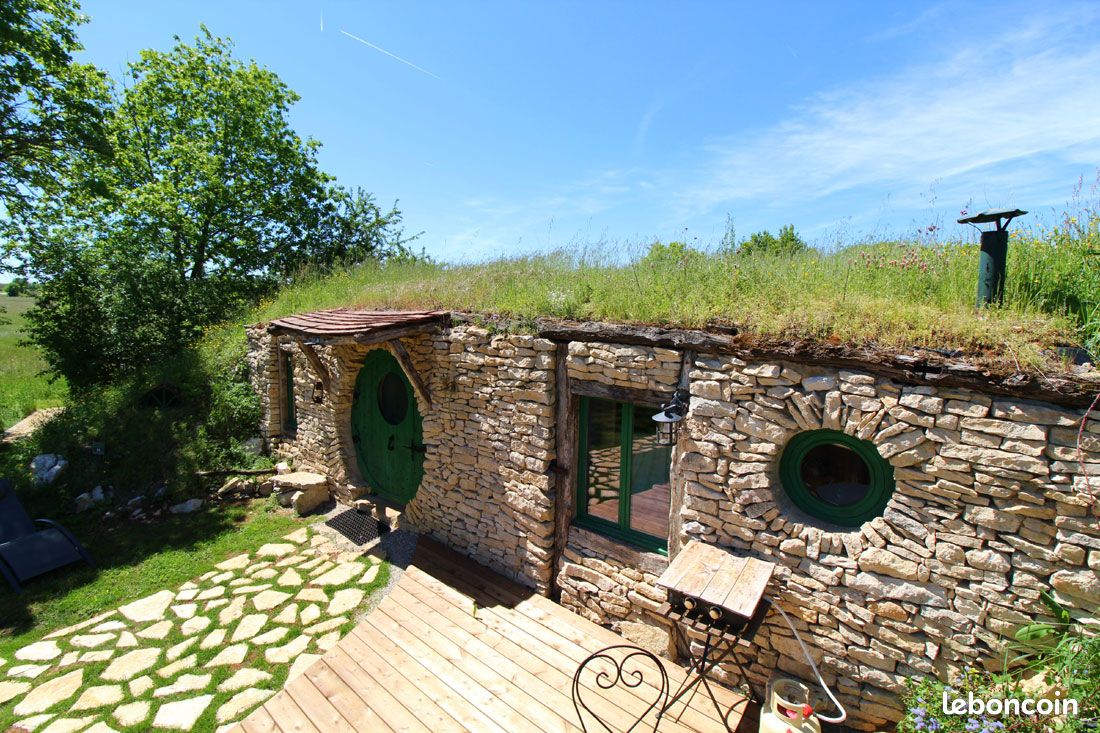 Gîte insolite Maison Hobbit Piscine privée SPA Hammam (image 2)