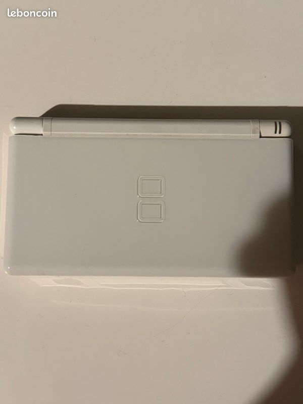 Lot Nintendo DS Lite (noire et blanche) + pack de jeux + housse (image 5)
