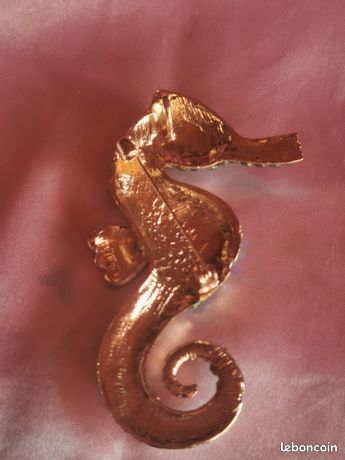 Broche Hippocampe En Strass – Bijou Tendance Alliage, Idéal Pull Ou Robe, Cadeau Homme Femme