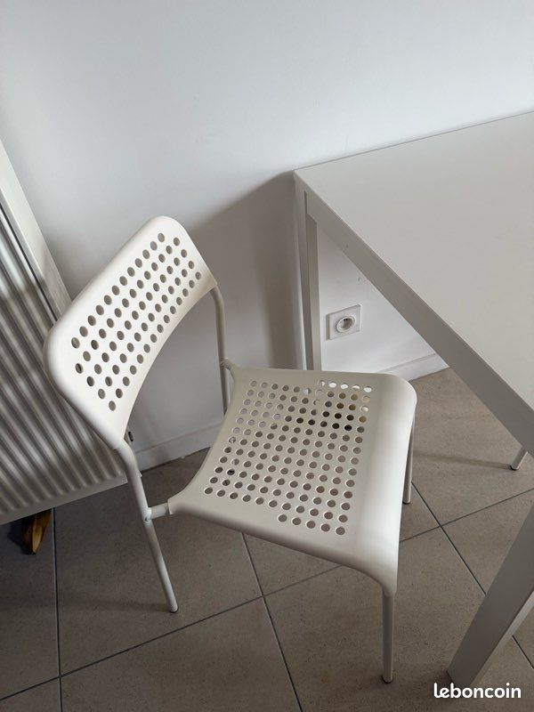 Ensemble table à manger + chaises IKEA – Très bon état (image 4)