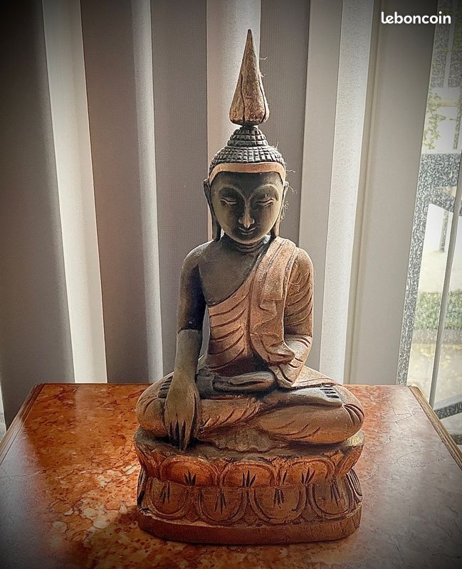 Bouddha en bois thaïlandais (image 1)