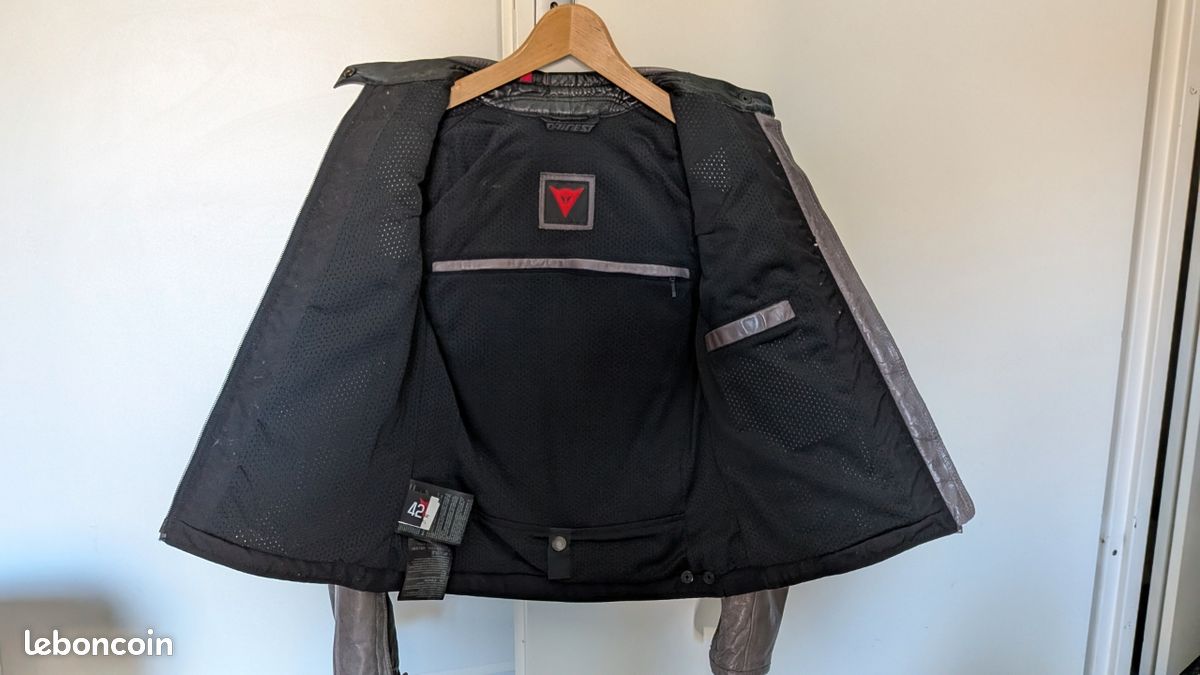 Blouson moto cuir Dainese Femme / Vintage - Taille 42 (S/M) (image 2)