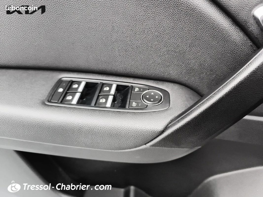 RENAULT Captur E-Tech 145 - 21 Intens (image 24)