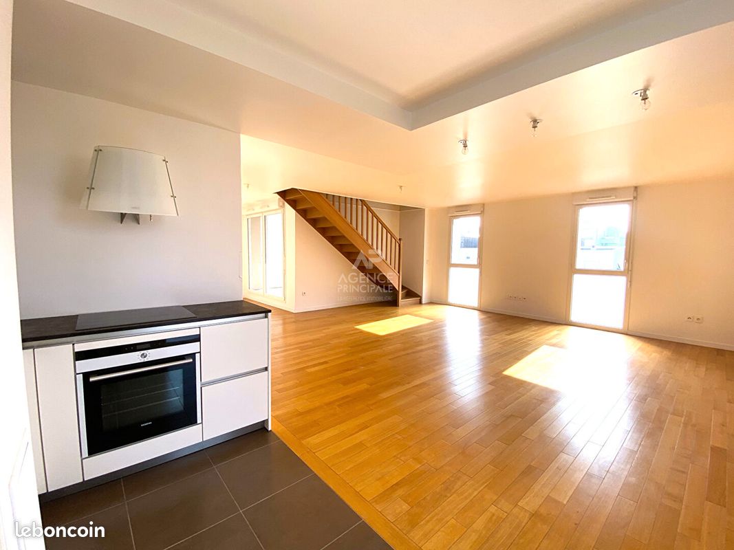 Appartement 4 pièces 104 m² · à Nanterre · 104 m² · 2 220 €
