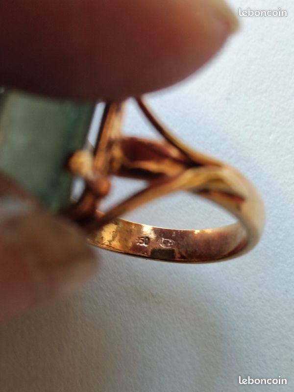 Bague Vintage En Or Blanc 18 K Sertie D'une émeraude