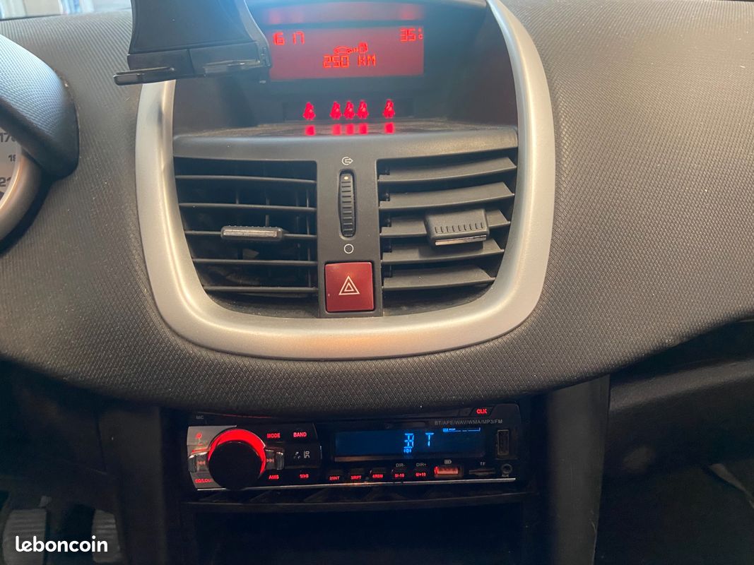 PEUGEOT 207 1.4 75 ACCESs (image 23)