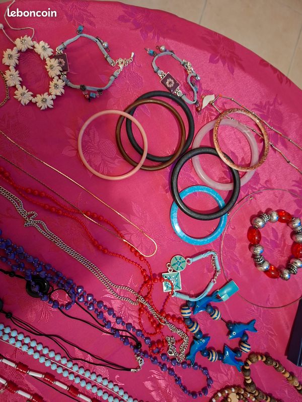 Lot de bijoux fantaisies (image 4)