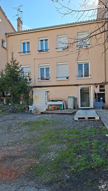 Local commercial 5 pièces 400 m² · à Saint-Étienne · 400 m² · 308 000 €