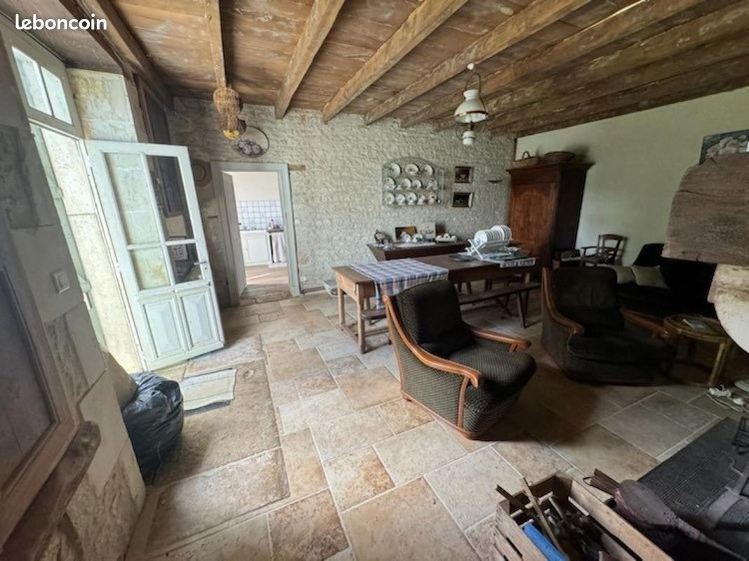 Propriété 4 pièces 150 m² - Nanteuil-en-Vallée 16700 (image principale 6)