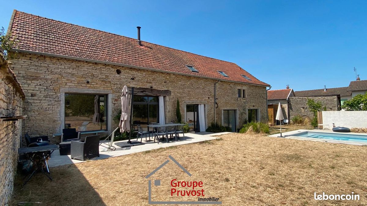 Maison 12 pièces 320 m² · à Cluny · 320 m² · 640 000 €