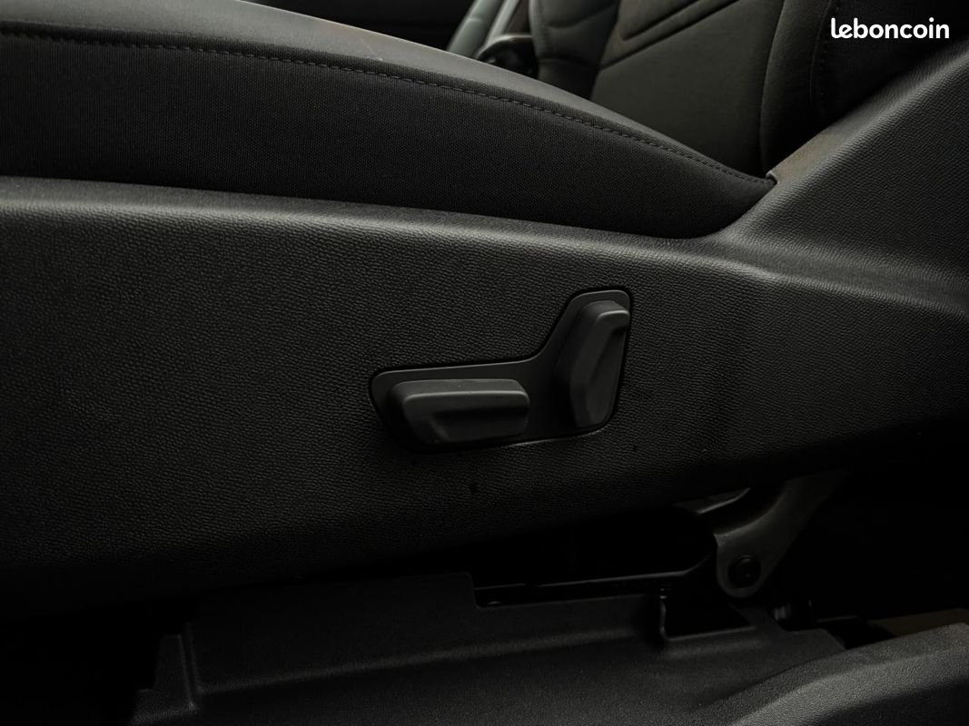 CITROEN C5 AIRCROSS 1.5 BlueHDI 130 EAT8 Max avec Hayon electrique et Ambiance Urban Black (image 9)