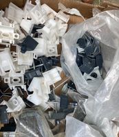 Pontet en plastique (image 1)