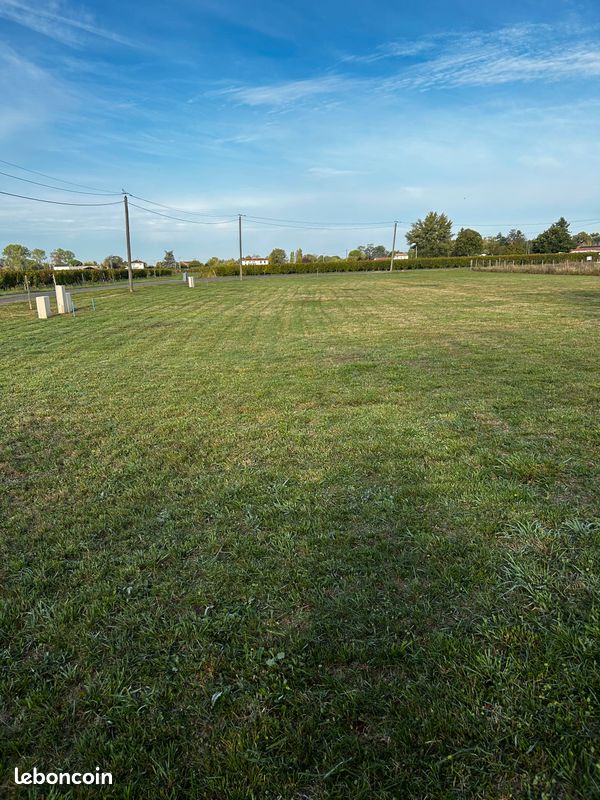 Terrain a construire · à Cars · 51 000 €