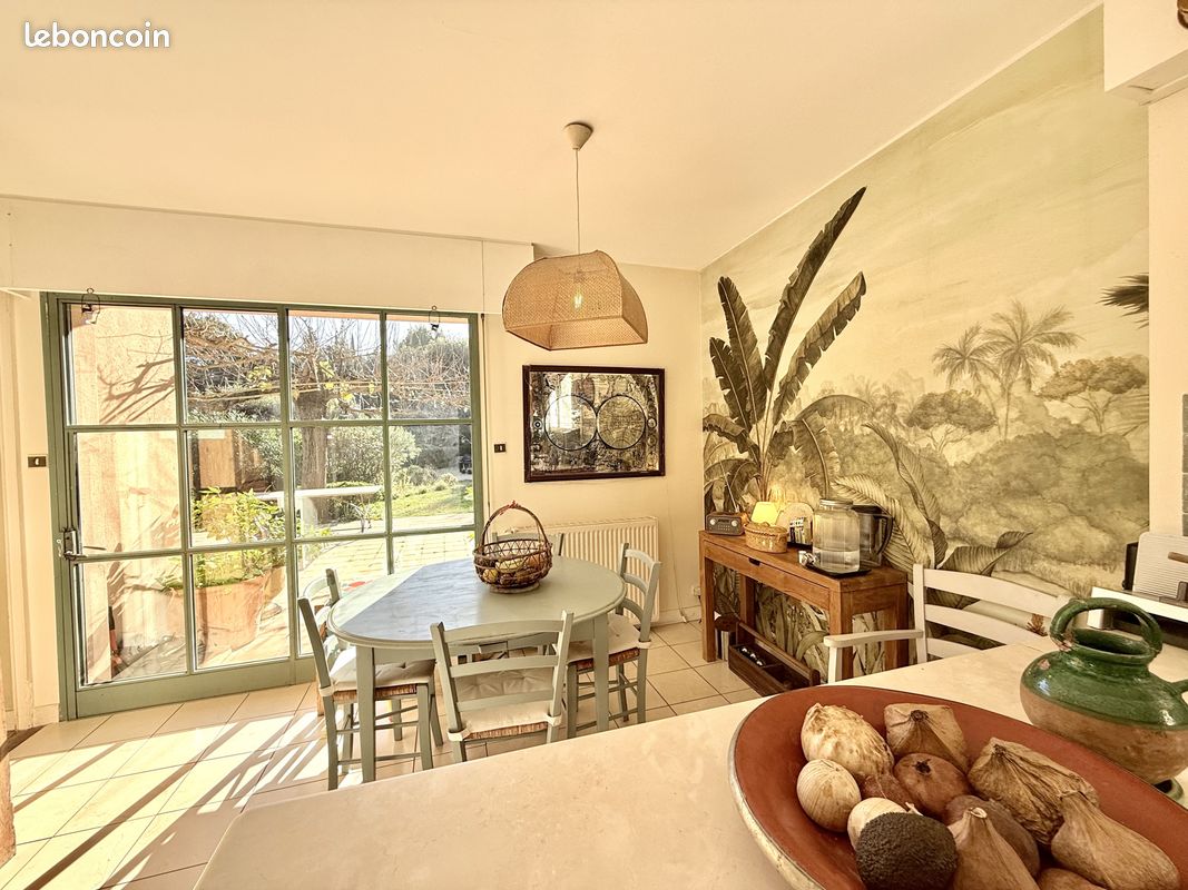 Maison 9 pièces 245 m² · à Jonquerettes · 245 m² · 1 064 000 €