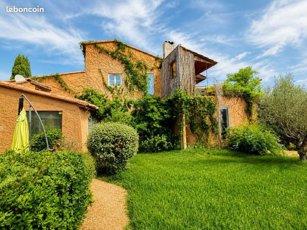 Maison 10 pièces 300 m² · à Sanary-sur-Mer · 300 m² · 1 790 000 €