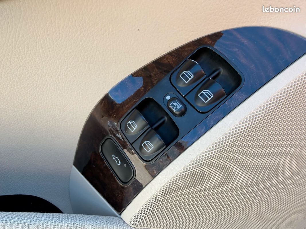 Mercedes-Benz CLASSE CLK CLK 350 (209.456) (209) Cabriolet 350 3.5 i V6 24V 272 cv Boîte auto /TRAITEMENT CERAMIQUE COMPLET/ENTRETIENS COMPELT/CAMERA DE RECUL/SIEGES ELECTRIQUES/ (image 20)