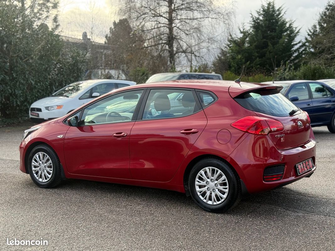 KIA CEE'D 1.4 100 ch Motion * Propre et Entretenue (image 3)