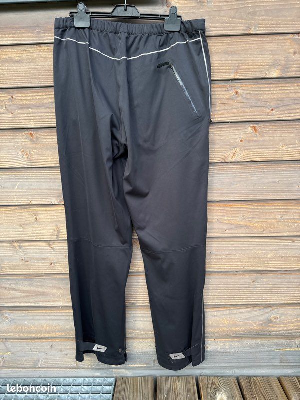 Hotel Kalinga Gamm Vert Vetement De Pluie Hotel Kalinga Veste