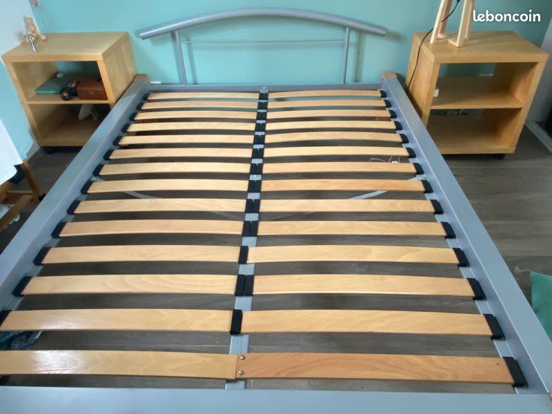 Lit avec sommier plus 2 tables de chevet (image 1)