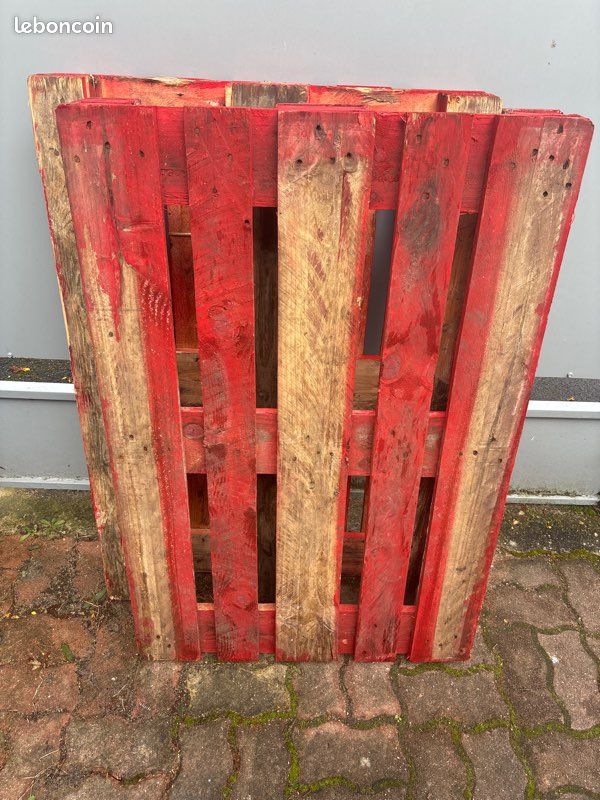 Vend 2 palettes rouges (image 1)
