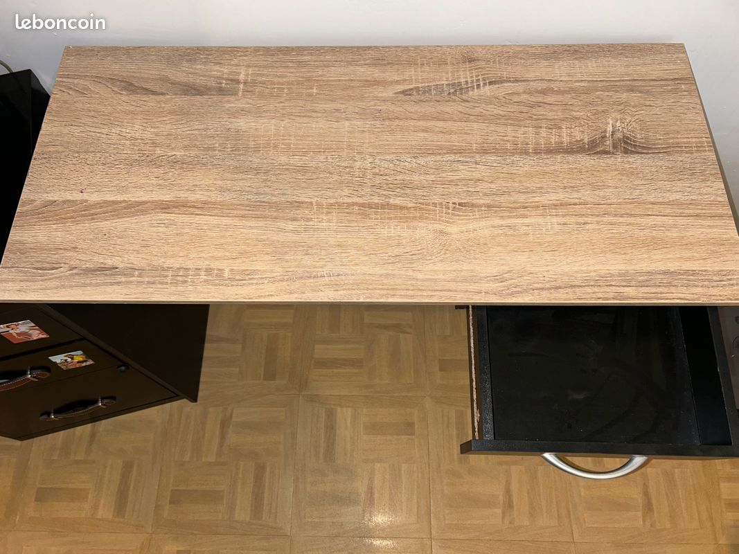 Bureau (image 2)