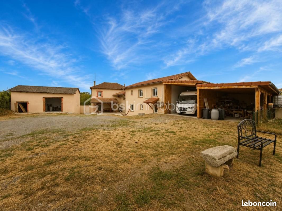 Maison 8 pièces 199 m² · à Bussy-Albieux · 199 m² · 289 000 €