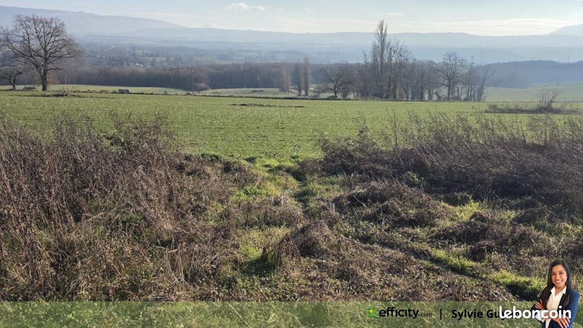 Terrain 2032 m² · à Challex · 740 000 €