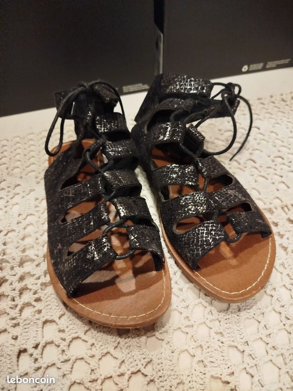 Sandales nu-pieds cuir noir brillant Les petites bombes LPB