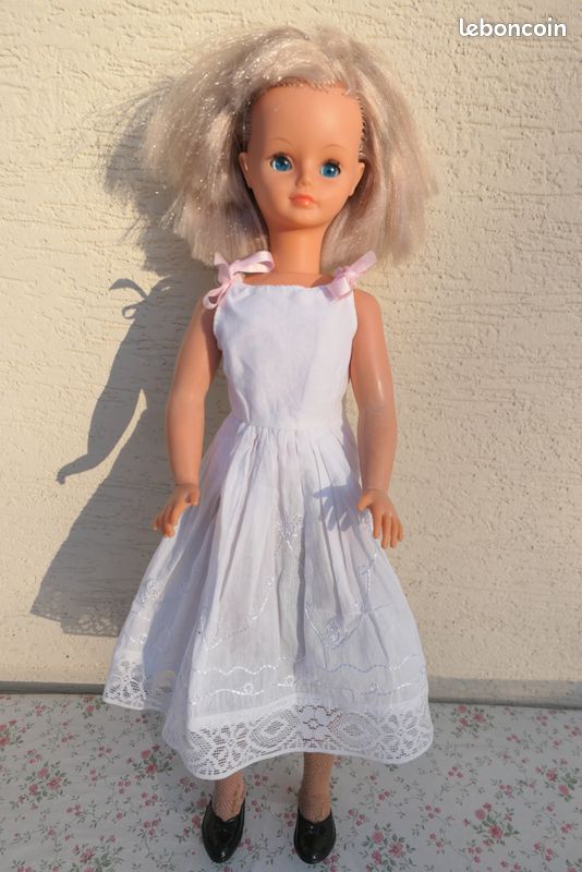 Dressing Pour Poupée Cathie Bella – Au Fil Des Ans – Vêtements Et Accessoires D'occasion